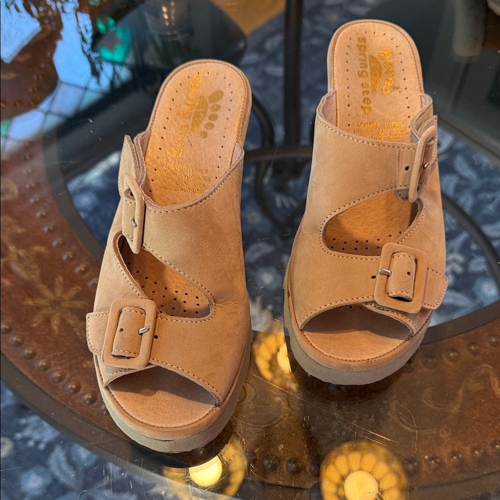 Spring Step Leather Wedge with Buckles. Tan size 6